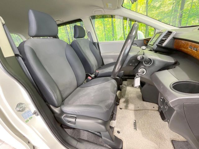 運転席シート廻りは使用感も少なく、良好な状態となっています。丁寧に使われていたことがよくわかりますね。