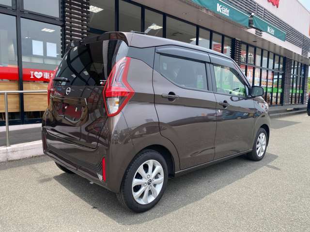 「ケイカフェでは、コロナウイルス対策として納車時に除菌施工を行っています！手が多く触れる内装を除菌することでおクルマの引渡しも安心です♪詳しくはケイカフェまでお問い合わせください！」
