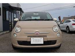 FIAT500特有の丸みのあるデザインでキュートなボディライン！