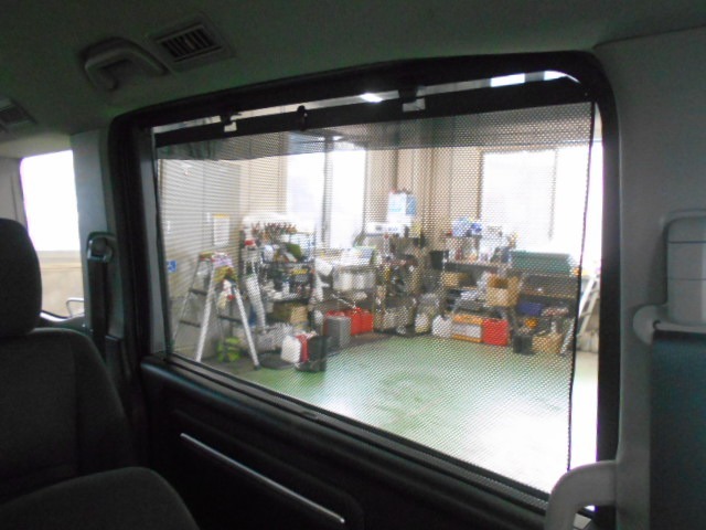 【リア席サンシェード装備】