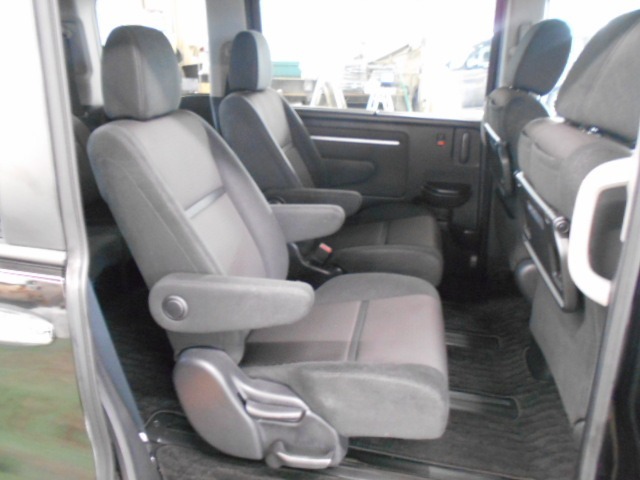 【2列目】人気の独立キャプテンシート！禁煙使用で内装キレイです(^^♪