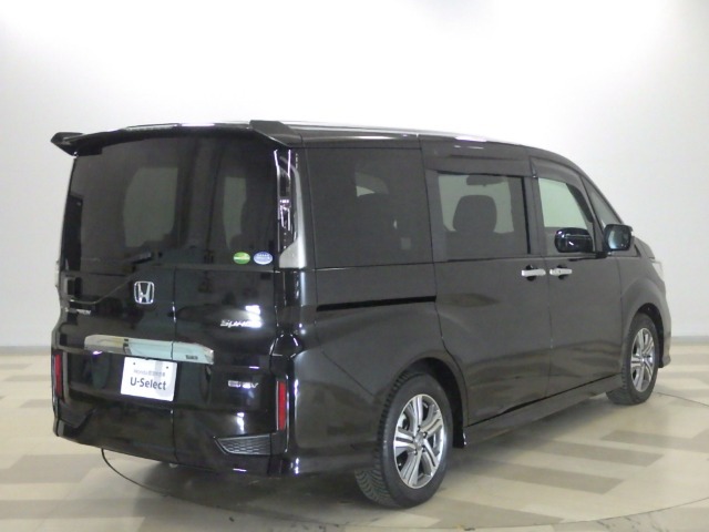 【車両状態証明書付】より安心してご購入頂く為、第三者機関による車両状態証明書を見ながら実車確認できます（フロントガラスのA1減点はほとんどの中古車にあるミリ単位の飛び石傷ですのでご安心下さい）。