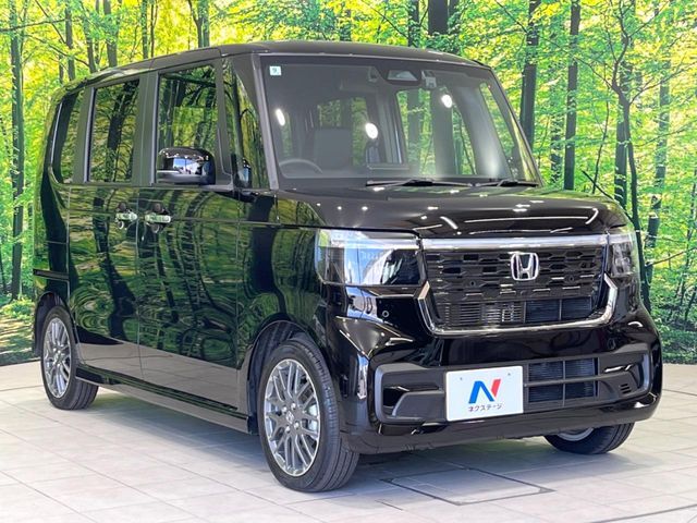 大好評のボディコーティング「弾スプラッシュコート」もご納車までに施工可能。通常のガラスコートと異なる、耐久年数6年の無機質ガラスコーティングが、ボディをキレイな状態に保ってくれます。