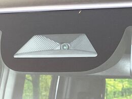 【ホンダセンシング】走行中に前方の車両等を認識し、衝突しそうな時は警報とブレーキで衝突回避と被害軽減をアシスト。より安全にドライブをお楽しみいただけます。