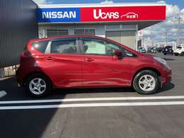 コンパクトなボディでどの年代の方にも乗りやすいお車になっております☆