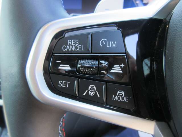 アクティブクルーズコントロール装備です。設定速度をキープしつつ、車間距離を優先し安全走行を可能と致します。長距離ドライブにマストな装備です。