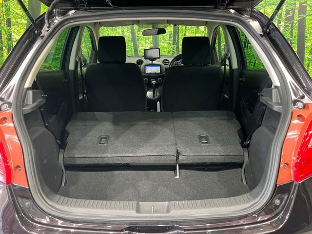 後席を格納すると、これだけの広さが！シーンに合わせたシートアレンジで、大きな荷物も積むことが出来ます♪