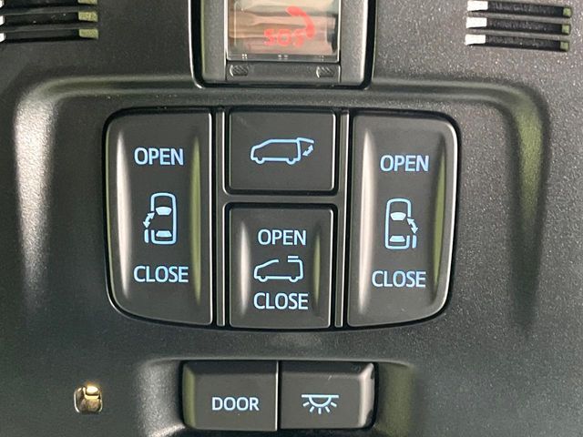 【両側パワースライドドア】スマートキーや運転席のスイッチで後席両側スライドドアの開閉が可能♪電動だから力を入れてドアを開ける必要が無く、小さなお子様でも簡単に開け閉めでき快適です♪