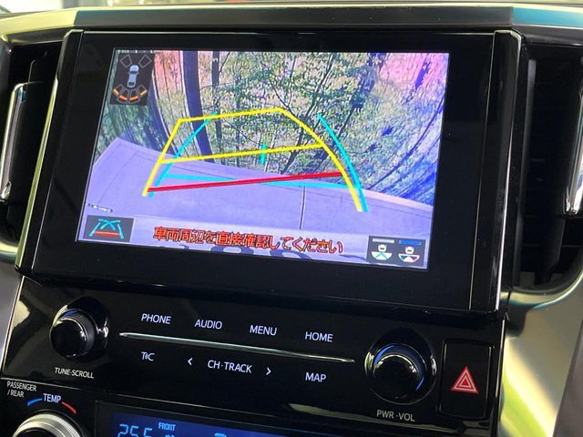 【バックカメラ】駐車時に後方がリアルタイム映像で確認できます。大型商業施設や立体駐車場での駐車時や、夜間のバック時に大活躍！運転スキルに関わらず、今や必須となった装備のひとつです！