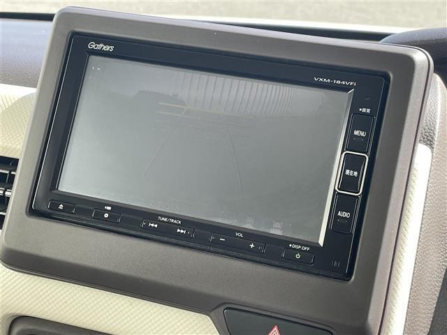 【バックモニター】後ろのカメラの映像をモニターに映し出すことができます！後方の見えない死角や、障害物との距離感をしっかり確認することができます！駐車が苦手な方におすすめです。