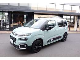 弊社では全車両の事前点検整備を実施しております。新車保証を継承しましてのご納車となります。