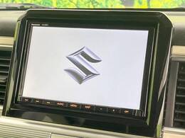 【純正ナビ】人気の純正ナビを装備しております。ナビの使いやすさはもちろん、オーディオ機能も充実！キャンプや旅行はもちろん、通勤や買い物など普段のドライブも楽しくなるはず♪