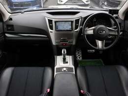 すっきりとしたレガシィWらしいデザインのダッシュ回り！フロントビューの視認性もよく運転しやすいと思います★