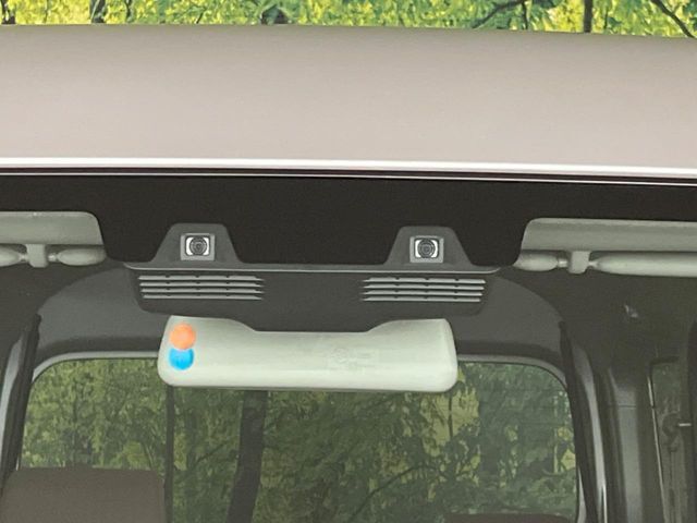 【スマートブレーキサポート】走行中に前方の車両等を認識し、衝突しそうな時は警報とブレーキで衝突回避と被害軽減をアシスト。より安全にドライブをお楽しみいただけます。