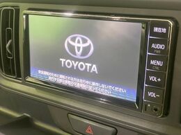 【純正ナビ】人気の純正ナビを装備しております。ナビの使いやすさはもちろん、オーディオ機能も充実！キャンプや旅行はもちろん、通勤や買い物など普段のドライブも楽しくなるはず♪