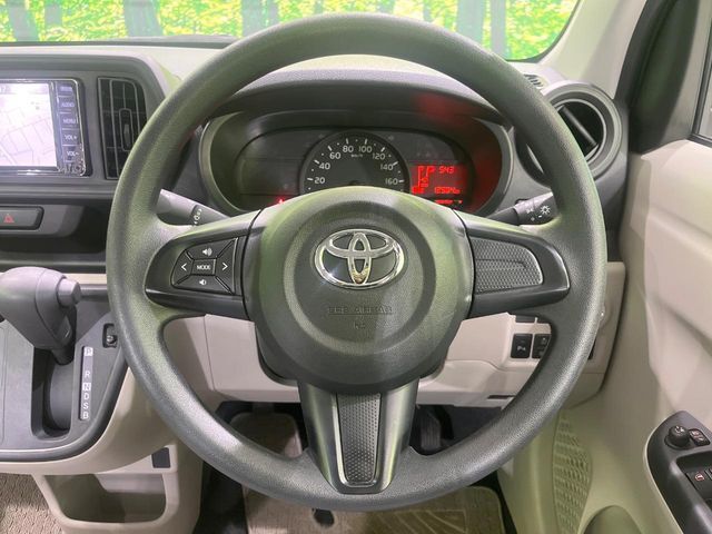 インテリアに合わせたデザインのステアリングは、運転される方のことも考え、運転しやすい形状、大きさです。是非一度、実際に触ってお確かめください。