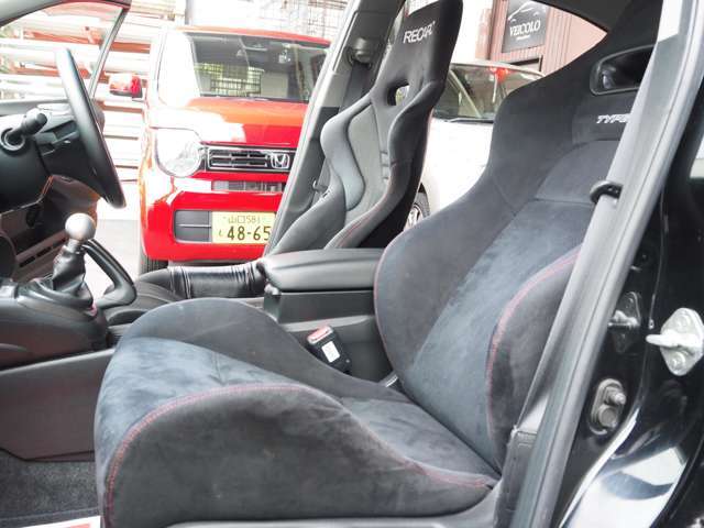 弊社はシャッター付き屋根付き車庫を3か所完備しておりますので、在庫のうち約20台程は、こちらの車庫にて保管させていただいております☆良質なお車を極力状態を保持し保管させていただいております☆