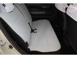 スライド式後席シート