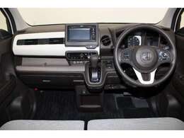 視界と視認性に優れたインパネ廻りに統一感の有るデザインで全体をスッキリと、スイッチ類は見やすく分かりやすいレイアウトに！