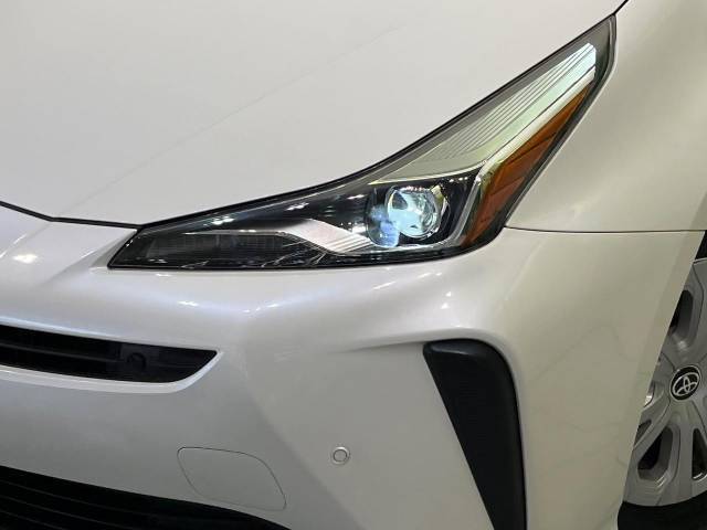 【LEDヘッドライト】悪天候や夜間走行時も良好な視界を確保し安心して運転できる高輝度LEDヘッドライトを装備！点灯速度が早く、消費電力も抑えられています。