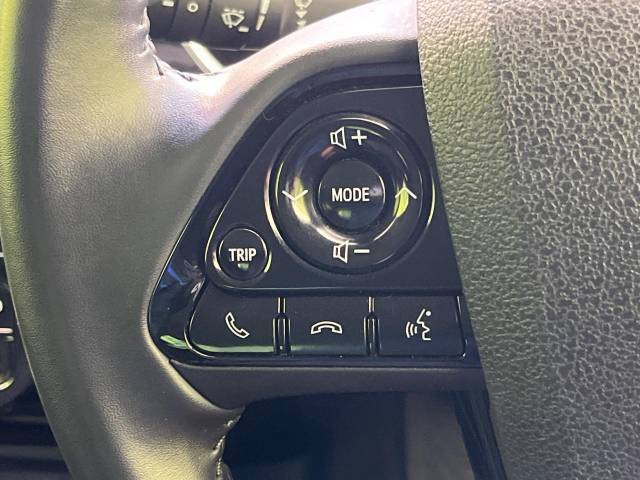 【ステアリングスイッチ】運転中、前方から目線をそらすことなく、オーディオ等の操作が可能な便利機能！安心＆快適なドライブを演出してくれます♪