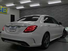 使い勝手の良い希少な4MATIC(4WDシステム)搭載！！　取説・記録簿付き　事故歴ありません！！