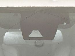 【トヨタセーフティセンス】走行中に前方の車両等を認識し、衝突しそうな時は警報とブレーキで衝突回避と被害軽減をアシスト。より安全にドライブをお楽しみいただけます。
