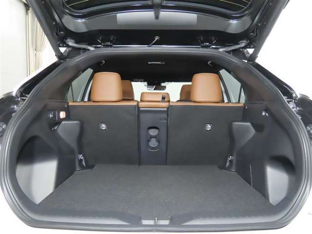 便利な6：4分割可倒式シートです。収納と乗車人数のバランスに優れています♪荷物の大きさに応じたラゲージスペースをフレキシブルに作り出せるので、シーンに応じた使い方ができます♪