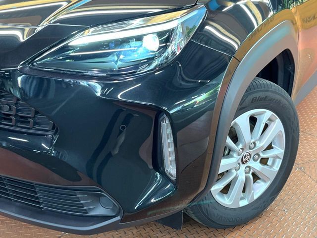 【LEDヘッドライト】悪天候や夜間走行時も良好な視界を確保し安心して運転できる高輝度LEDヘッドライトを装備！点灯速度が早く、消費電力も抑えられています。