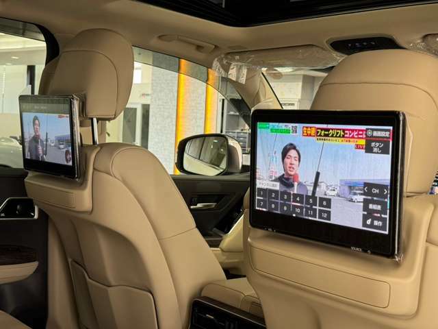 メーカーオプションのリアエンターテイメントを搭載☆後部座席にお乗りのお客様にもお好きなテレビやHDMIにてスマートフォンの映像をお楽しみください世界に一つのお車をご用意させて頂きます。お問い合わせ下さい！