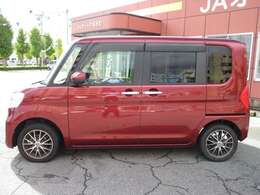 展示場には常時30台以上展示中！お探しの車がきっと見つかりますよ！