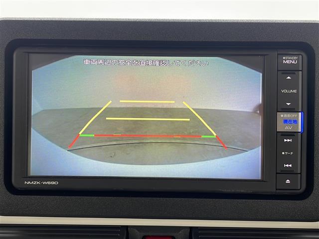 【バックモニター】後ろのカメラの映像をモニターに映し出すことができます！後方の見えない死角や、障害物との距離感をしっかり確認することができます！駐車が苦手な方におすすめです。