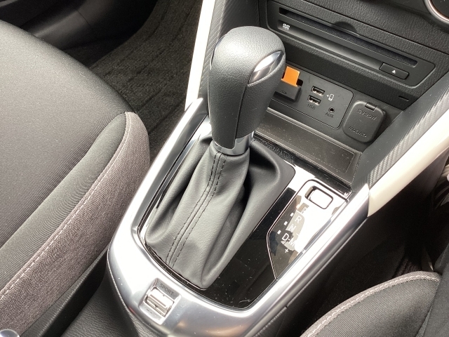アクセルペダルを踏み込む量や速さに応じて変速パターンを制御し、人馬一体の運転感覚を発揮してくれる6速オートマ！