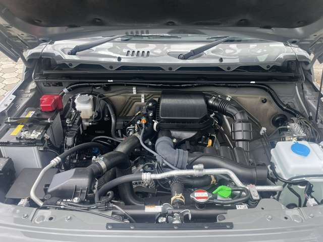 本格4WDの過酷な使用環境で走りやすさと耐久性を追及したエンジン。