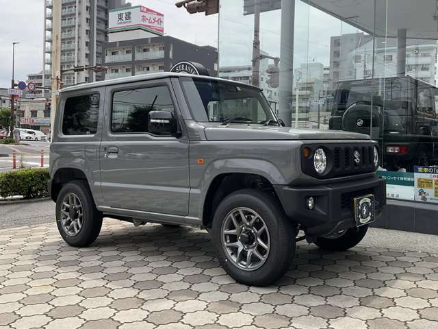 高い走破性をサポートする切れ上がった形状のバンパーコーナー。