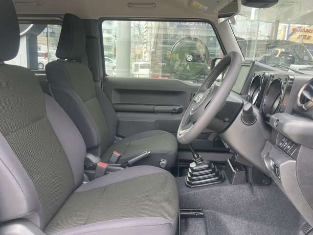 運転席・助手席の座面をしっかりと温めるシートヒーターを装備。