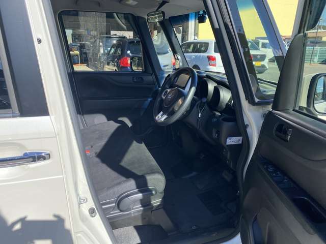 ボディカラーはパールホワイトです