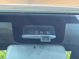 【スズキ　セーフティサポート】走行中に前方の車両等を認識し、衝突しそうな時は警報とブレーキで衝突回避と被害軽減をアシスト。より安全にドライブをお楽しみいただけます。