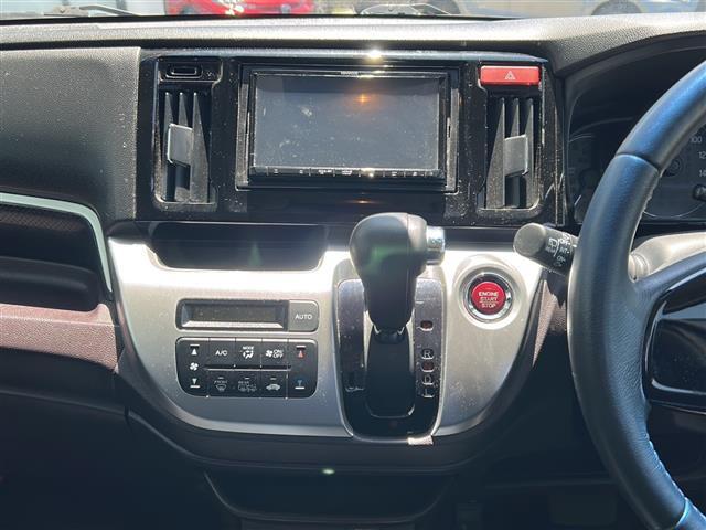 気になる車はすぐにお問い合わせください！画面内の無料ダイヤルからお問い合わせ下さい！専門スタッフがお車のご質問にお答えいたします！