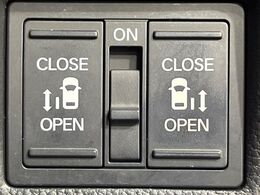 【両側パワースライドドア】スマートキーや運転席のスイッチで後席両側スライドドアの開閉が可能♪電動だから力を入れてドアを開ける必要が無く、小さなお子様でも簡単に開け閉めでき快適です♪