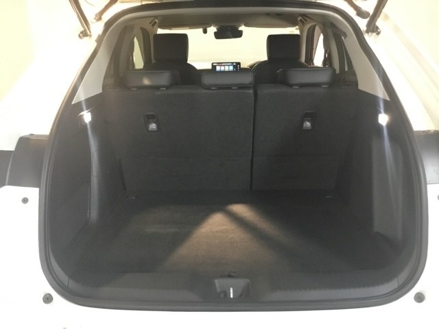 コンパクトボディーなのに、荷室はこんなに広々！たくさん荷物が積めますよ。
