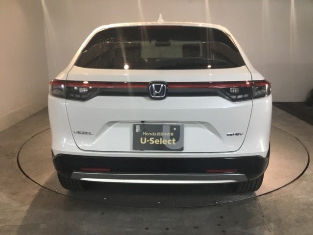 リアはプライバシーガラス付です。見た目もかっこいいですよね。また、太陽光を防ぐので冷房の効きを良くする効果もあるんです。エアコンを控えめにすれば燃費向上も見込めますよ。