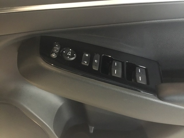 ドアスイッチもシンプルで、使いやすさを考え設計されています。