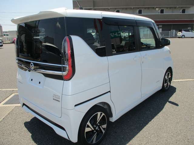 できる限り多くの情報掲出を心がけておりますが、遠方でご来店、現車確認の難しい方はお気軽にご連絡ください。必要に応じて追加で画像をお送りすることも可能です。