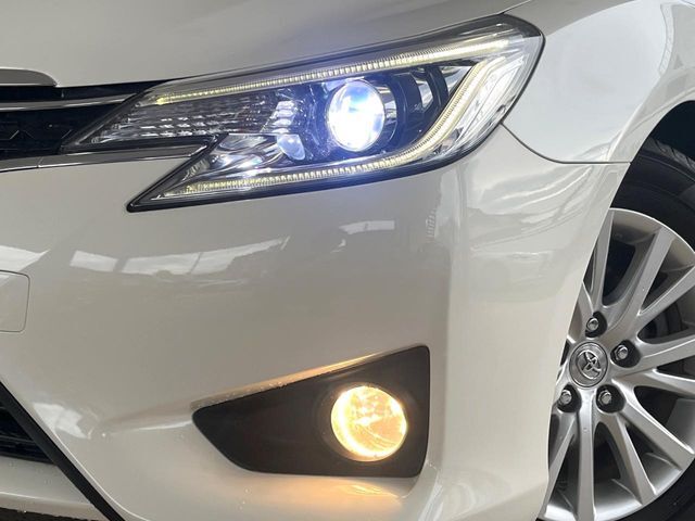【HIDヘッドライト】非常に明るく前方を照らしてくれるので、悪天候や夜間の走行時も視界良好で安心してお乗りいただけます。