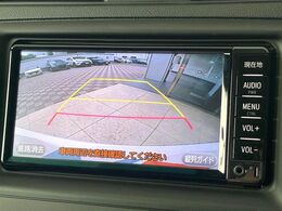 【バックカメラ】駐車時に後方がリアルタイム映像で確認できます。大型商業施設や立体駐車場での駐車時や、夜間のバック時に大活躍！運転スキルに関わらず、今や必須となった装備のひとつです！