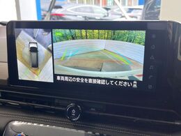 【アラウンドビューモニター】専用のカメラにより、上から見下ろしたような視点で360度クルマの周囲を確認することができます☆死角部分も確認しやすく、狭い場所での切り返しや駐車もスムーズに行えます。