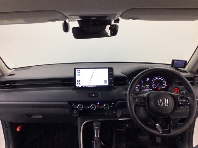 【前方視界】開放的な前方視界！運転がしやすく疲れにくいです♪窓が大きく、見通しがとっても良いおクルマですよ♪