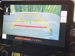 【バックカメラ】駐車時に後方がリアルタイム映像で確認できます。大型商業施設や立体駐車場での駐車時や、夜間のバック時に大活躍！運転スキルに関わらず、今や必須となった装備のひとつです！