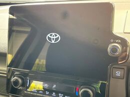 【10.5インチナビ】高級感とインパクトのある大画面ナビを装備。各種オーディオ操作はもちろん、スマホ連携もできる利便性の高いナビです♪